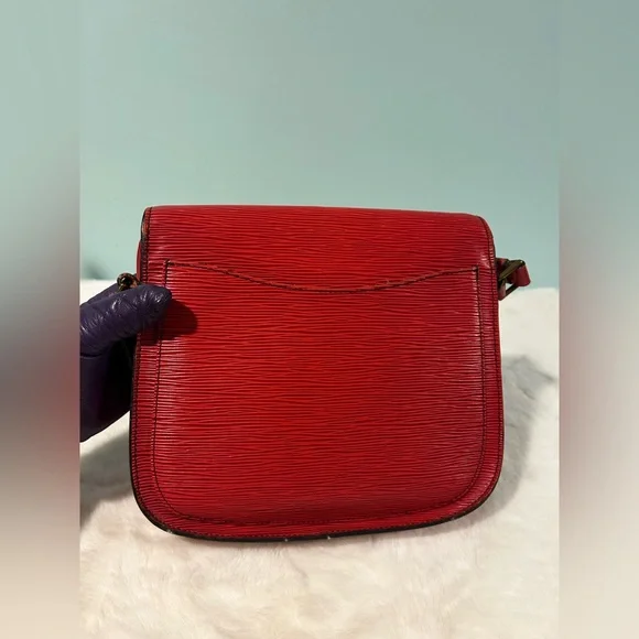 Louis Vuitton St Cloud in Red Epi MM size. Great condition vintage piece.